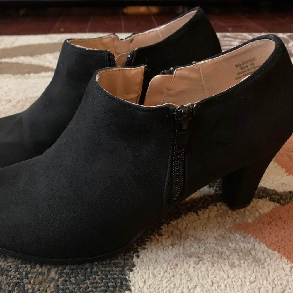 Journee Collection Sanzi booties